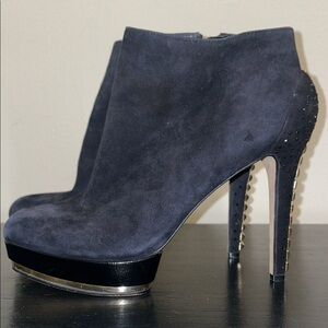 Vince Camuto Womens 7.5B Black Leather Booties Stiletto Heel Gold Studded. Dany.